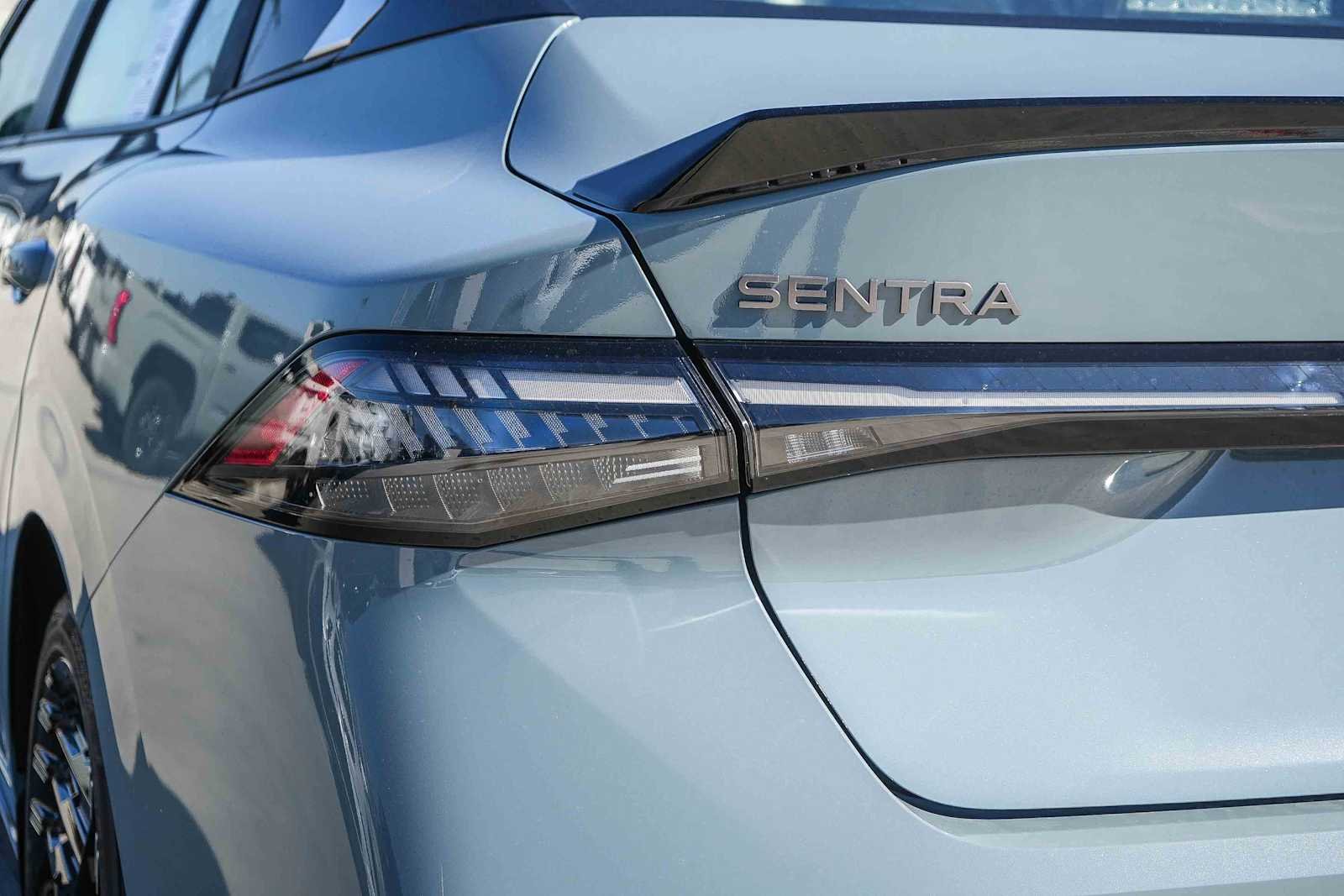 New 2027 Atlantic Gray Metallic / Super Black Two-tone Nissan SR image 9