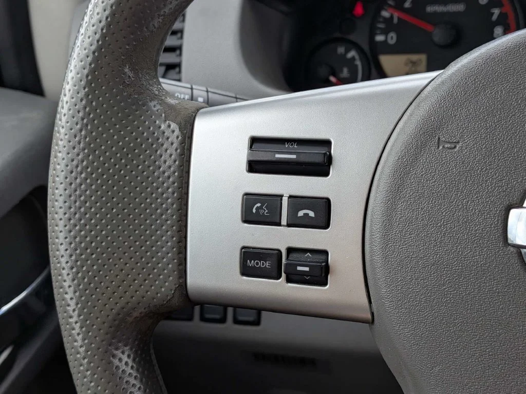 Used 2016 Silver Nissan SV image 21