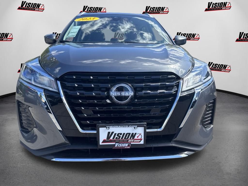 Used 2023 Gray Nissan SV image 2