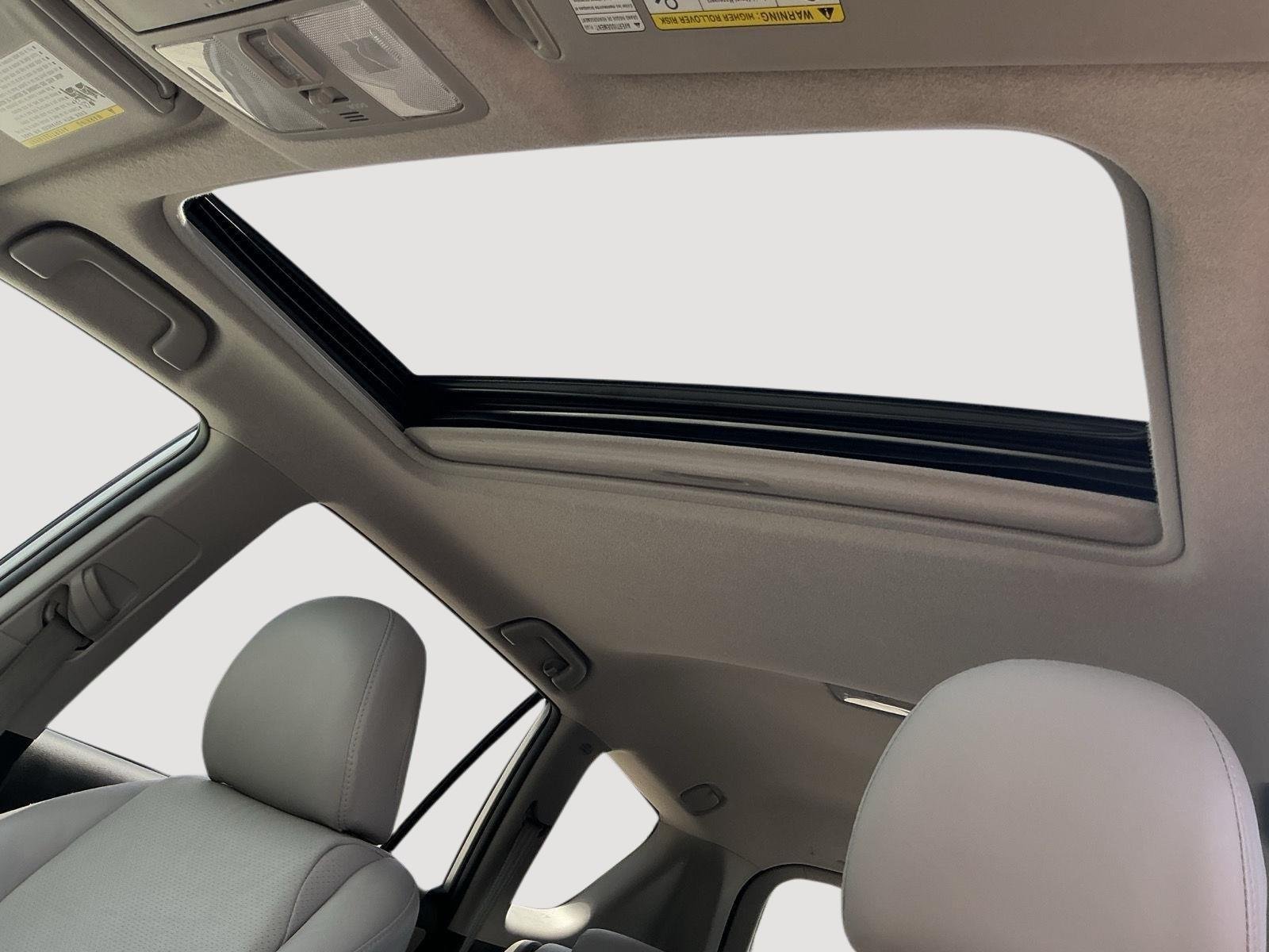 Used 2011 Classic Silver Metallic TOYOTA Limited image 4