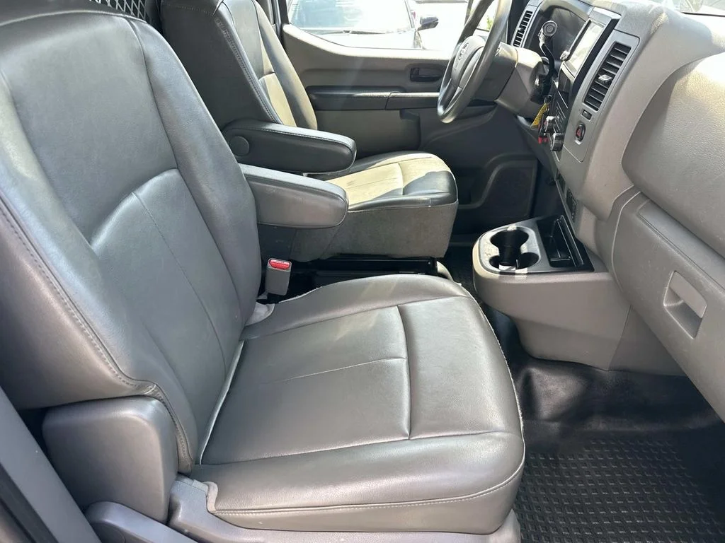 Used 2019 White Nissan S image 13