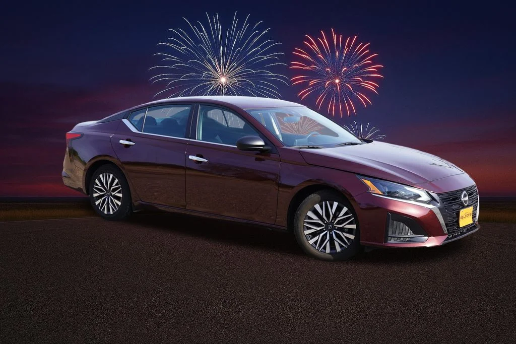 Used 2024 Red Nissan 2.5 SV image 2