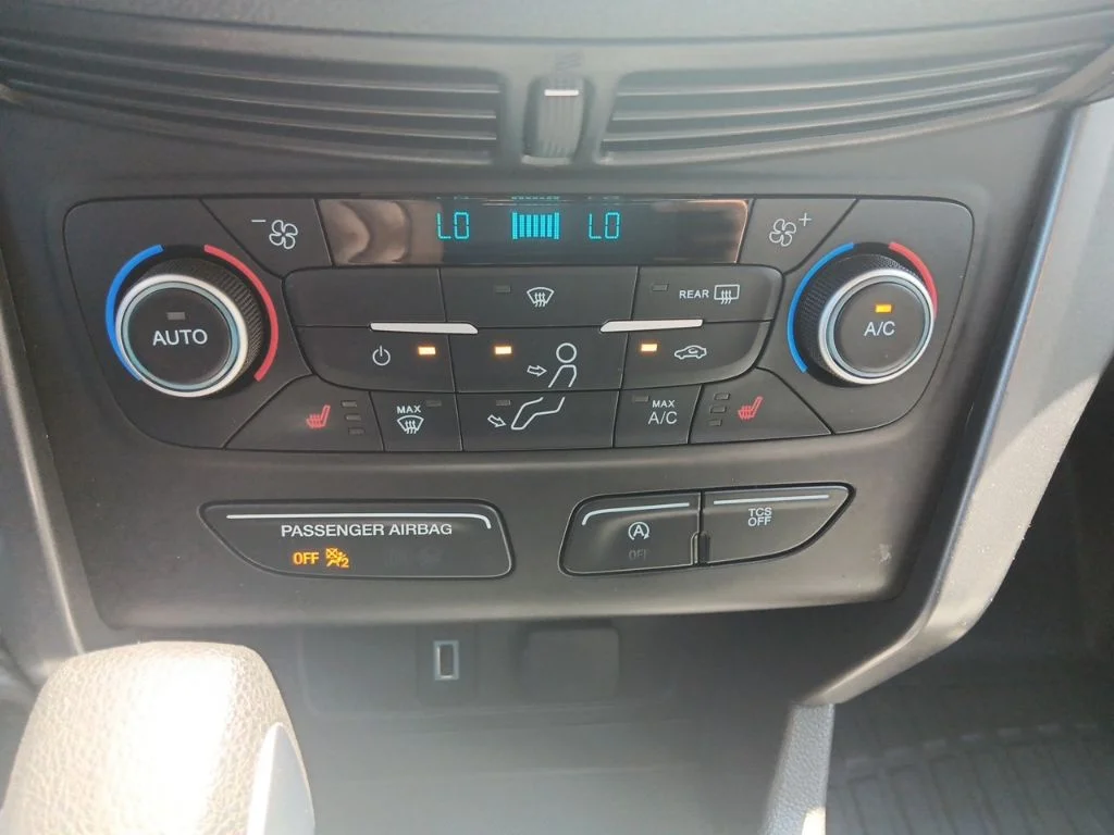 Used 2019 Ingot Silver Metallic Ford SE image 20