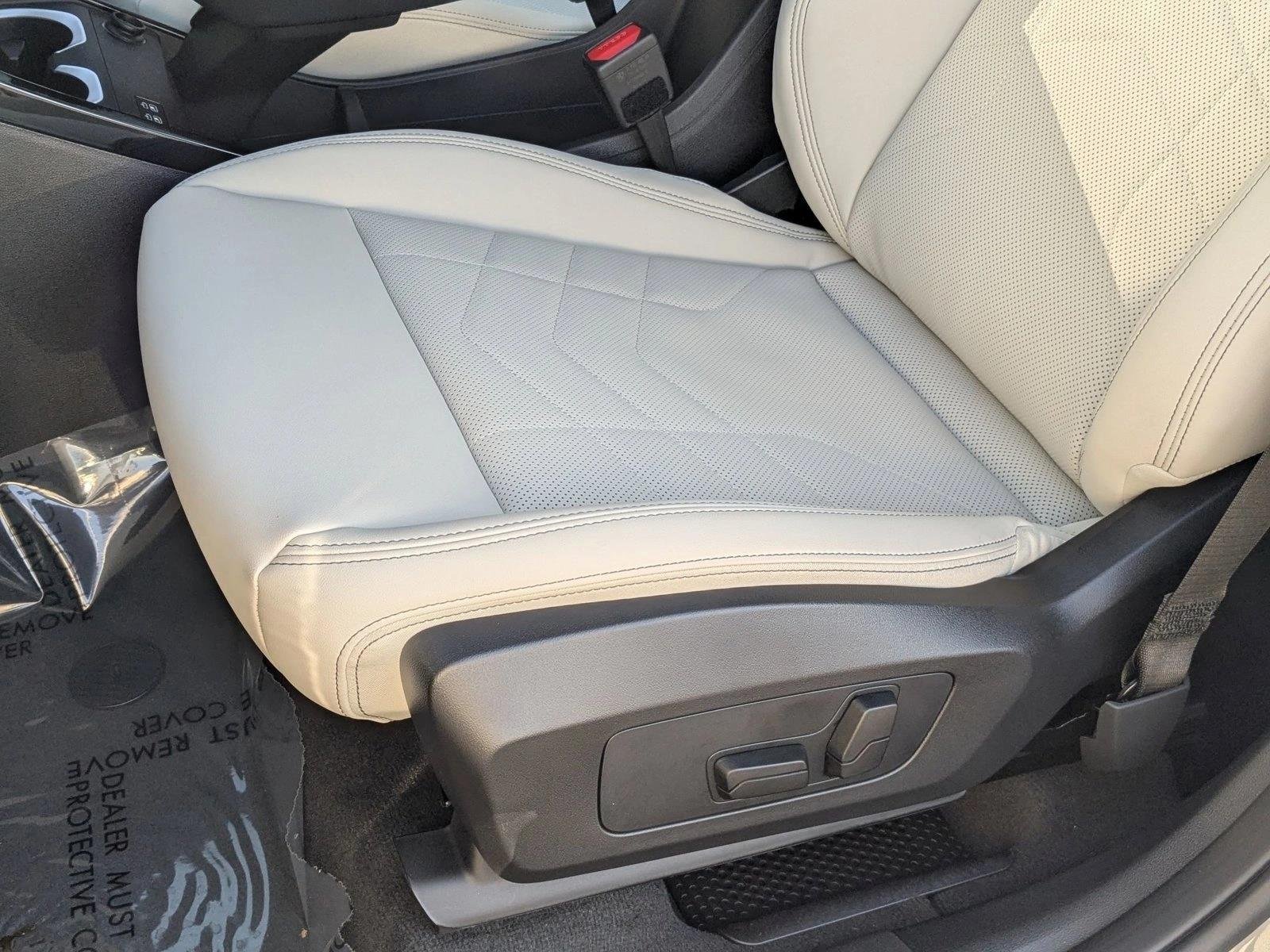 Used 2026 Dune Grey Metallic BMW xDrive28i image 4