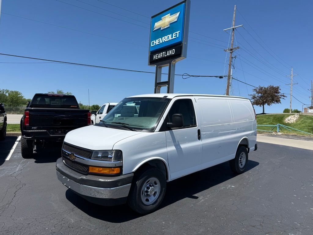 2026 Chevrolet Express 2500 Work Van HD's photo