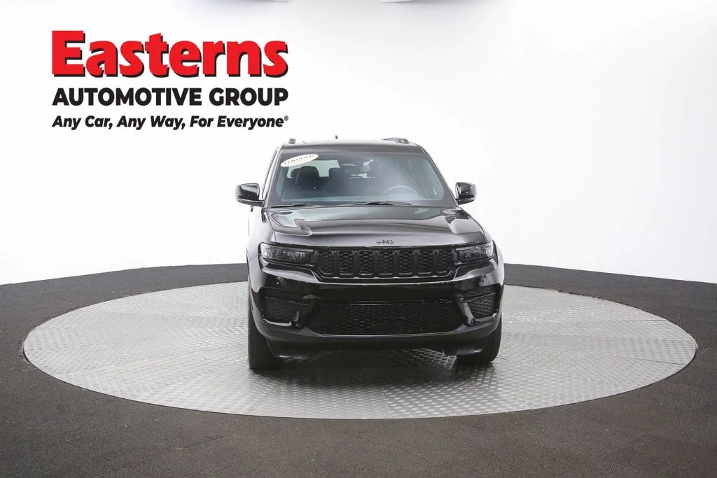 Used 2024 Black Jeep Altitude image 53