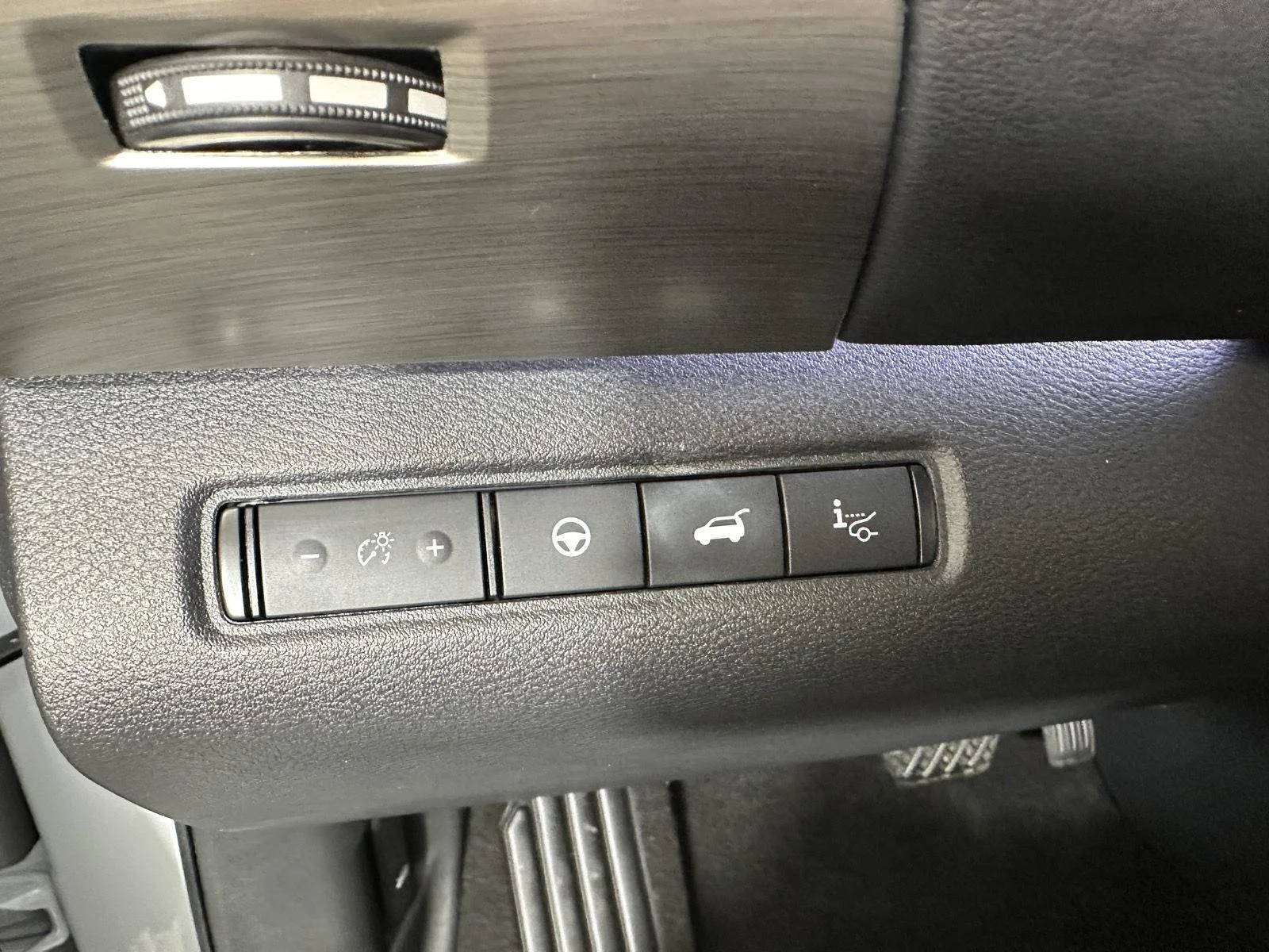 Used 2025 Everest White Pearl Tricoat/Super Black Nissan Platinum image 9