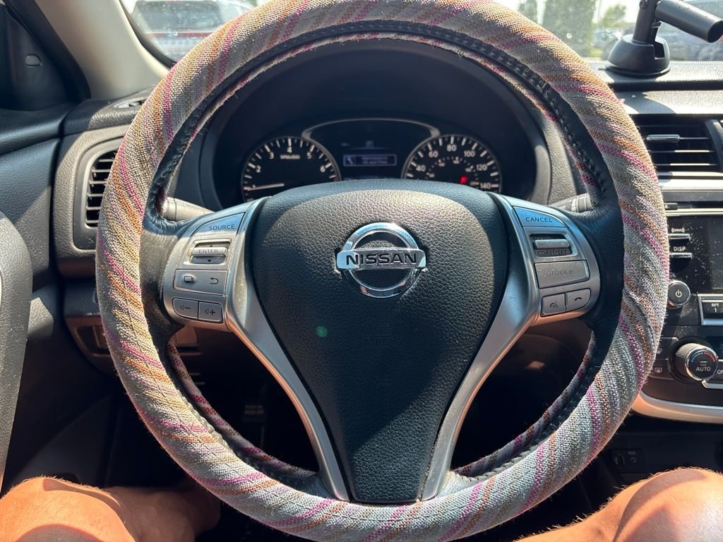Used 2016 White Nissan 2.5 SV image 2