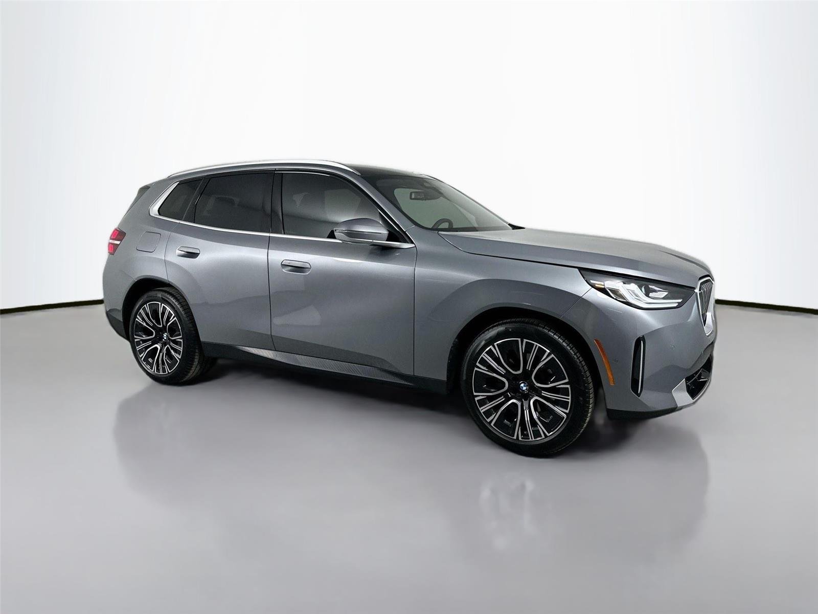 Used 2026 Skyscraper Grey Metallic BMW 30 xDrive image 4