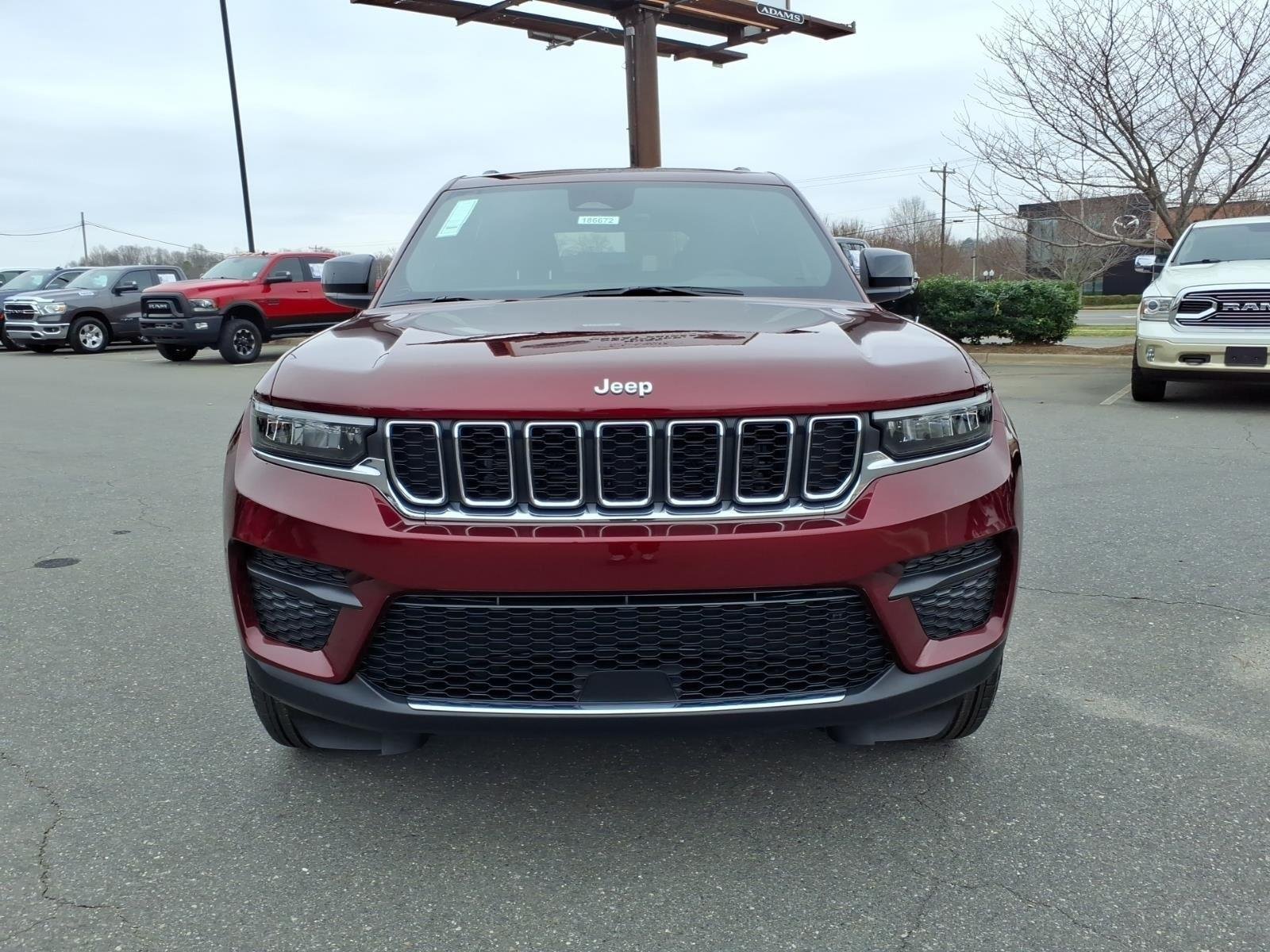 New 2026 Velvet Red Pearl-Coat Exterior Paint Jeep Laredo image 14