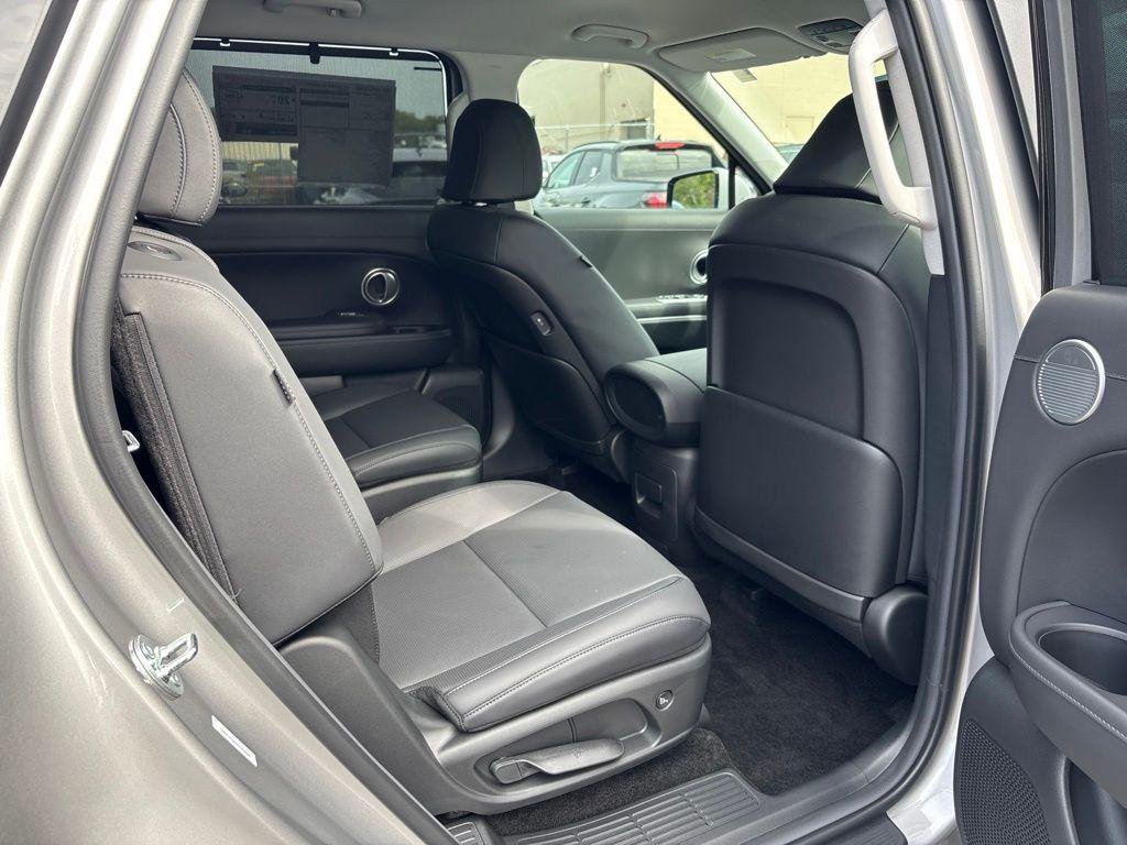 New 2027 Silver Hyundai SEL AWD image 17
