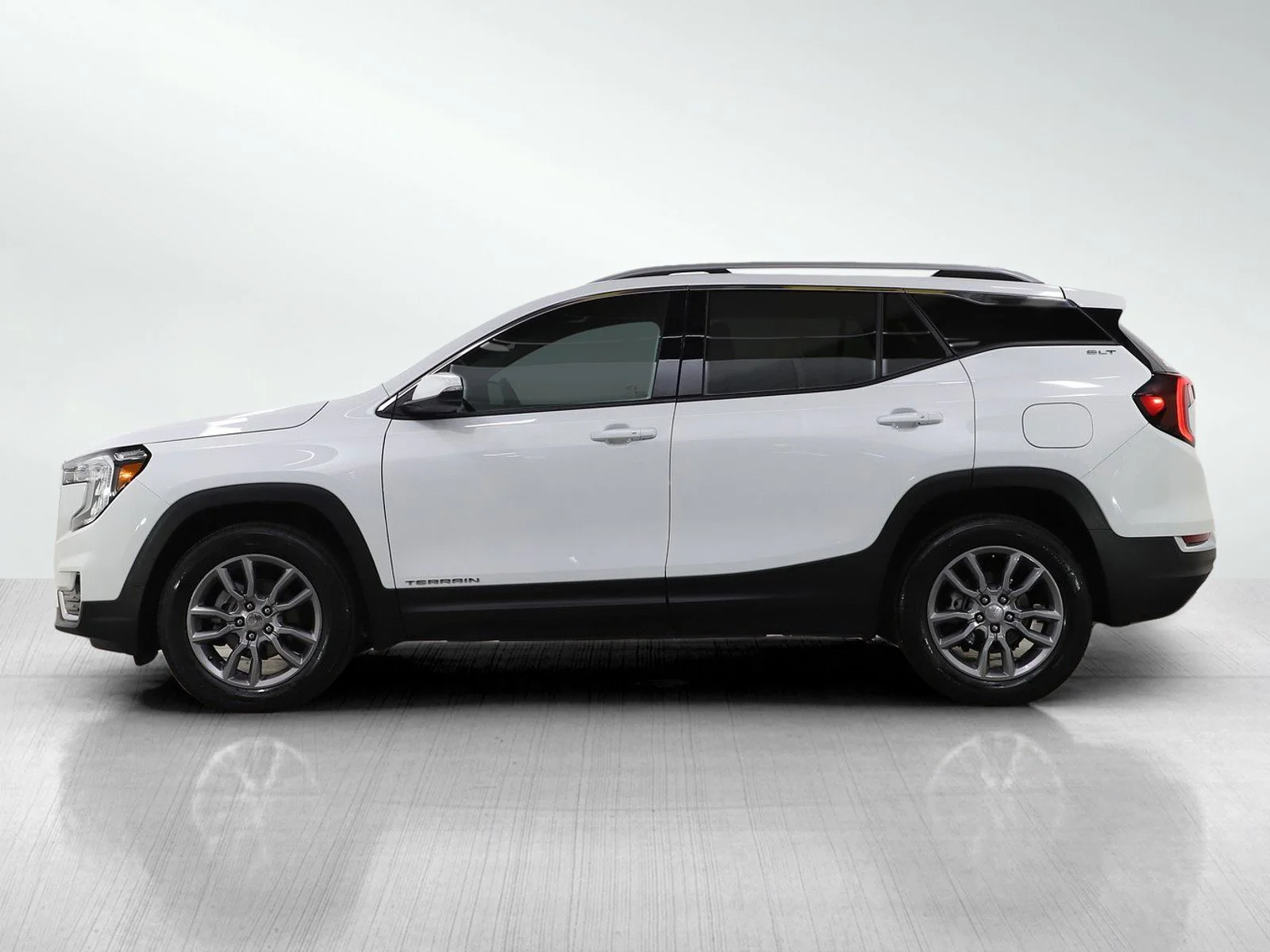 Used 2024 GMC Terrain SLT with VIN 3GKALVEG1RL329616 for sale in Roseville, Minnesota