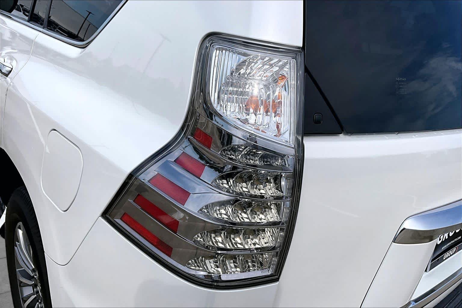 Used 2020 Starfire Pearl Lexus Luxury image 29