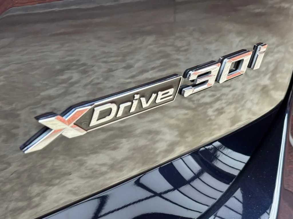 Used 2024 Black BMW xDrive30i image 5