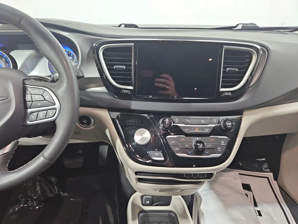 Used 2023 Gray Chrysler Touring L image 18