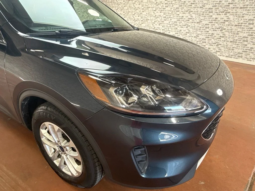 Used 2022 Blue Ford SE image 9