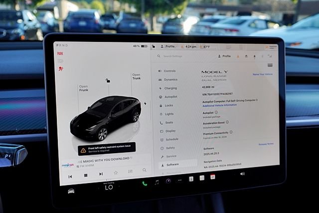 Used 2023  Tesla Long Range image 30