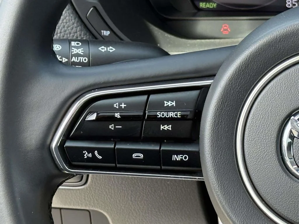 Used 2024 Silver Mazda Preferred image 23