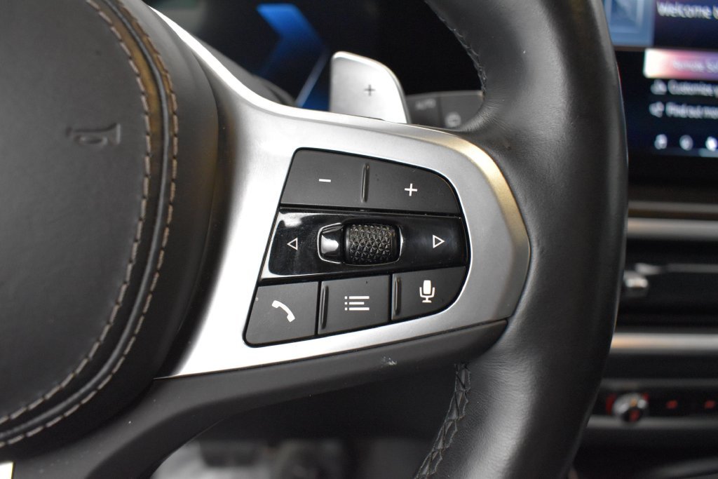 Used 2024 White BMW xDrive40i image 7