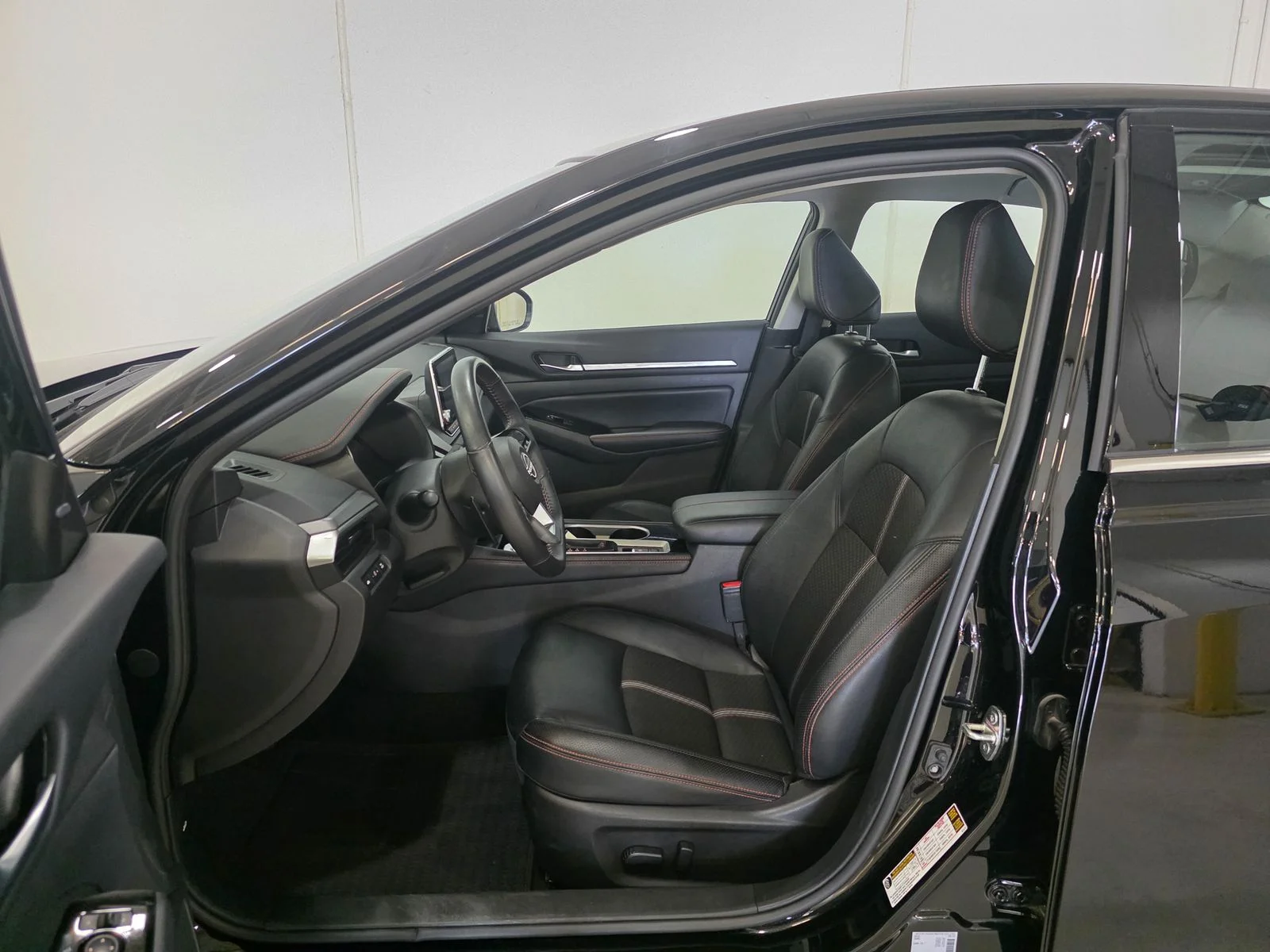 Used 2025 Black Nissan 2.5 SR image 20
