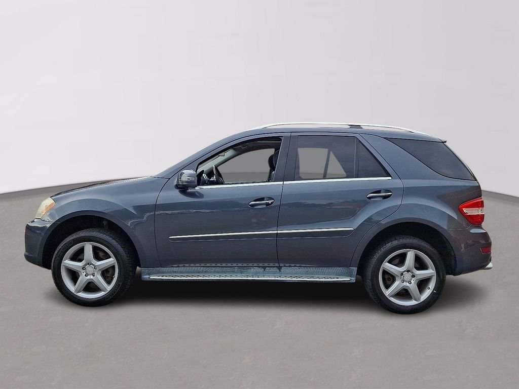Used 2011 Steel Gray Metallic Mercedes-Benz ML 550 image 7