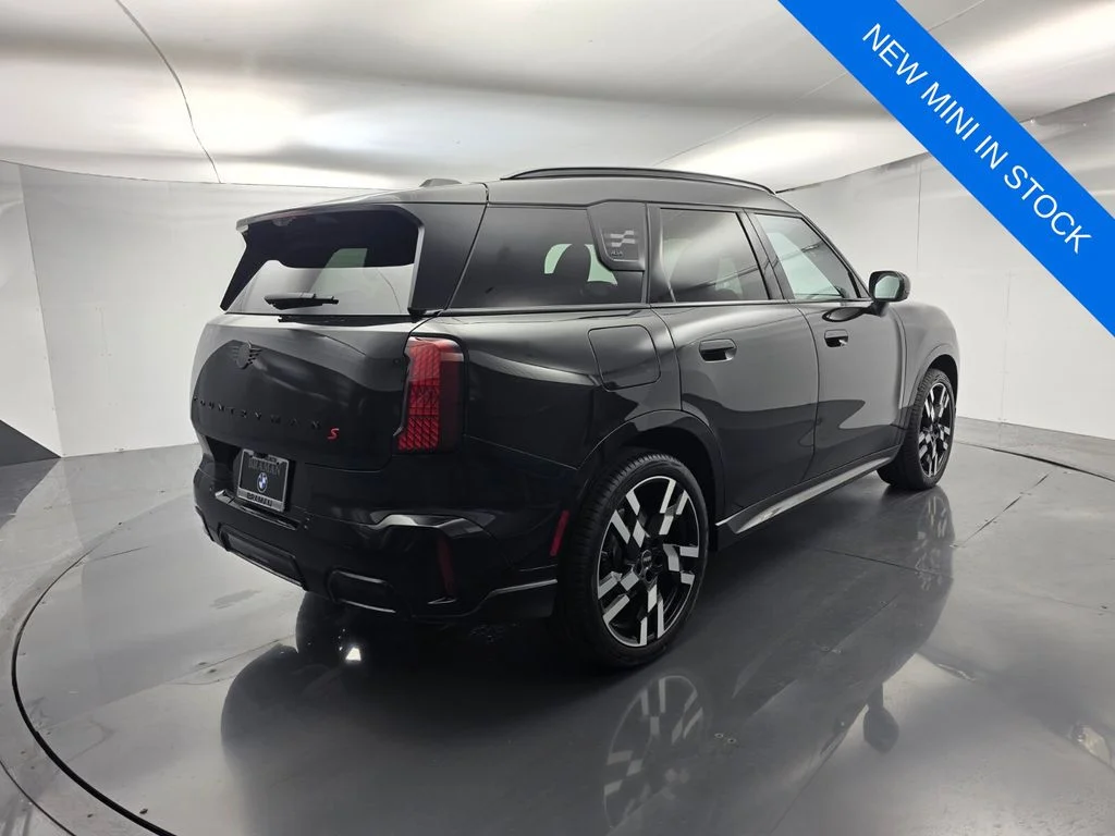 New 2027 Black MINI Iconic image 4
