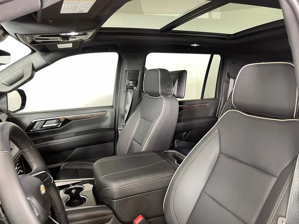 2025 Chevrolet Suburban Premier - Photo 25