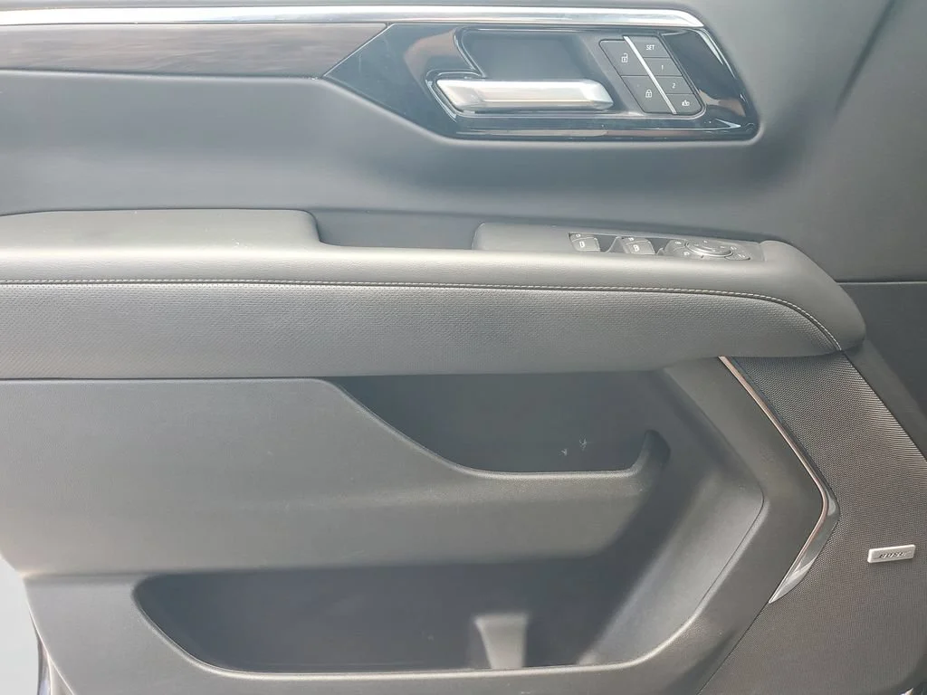 Used 2025 Dark Ash Metallic Chevrolet Premier image 19