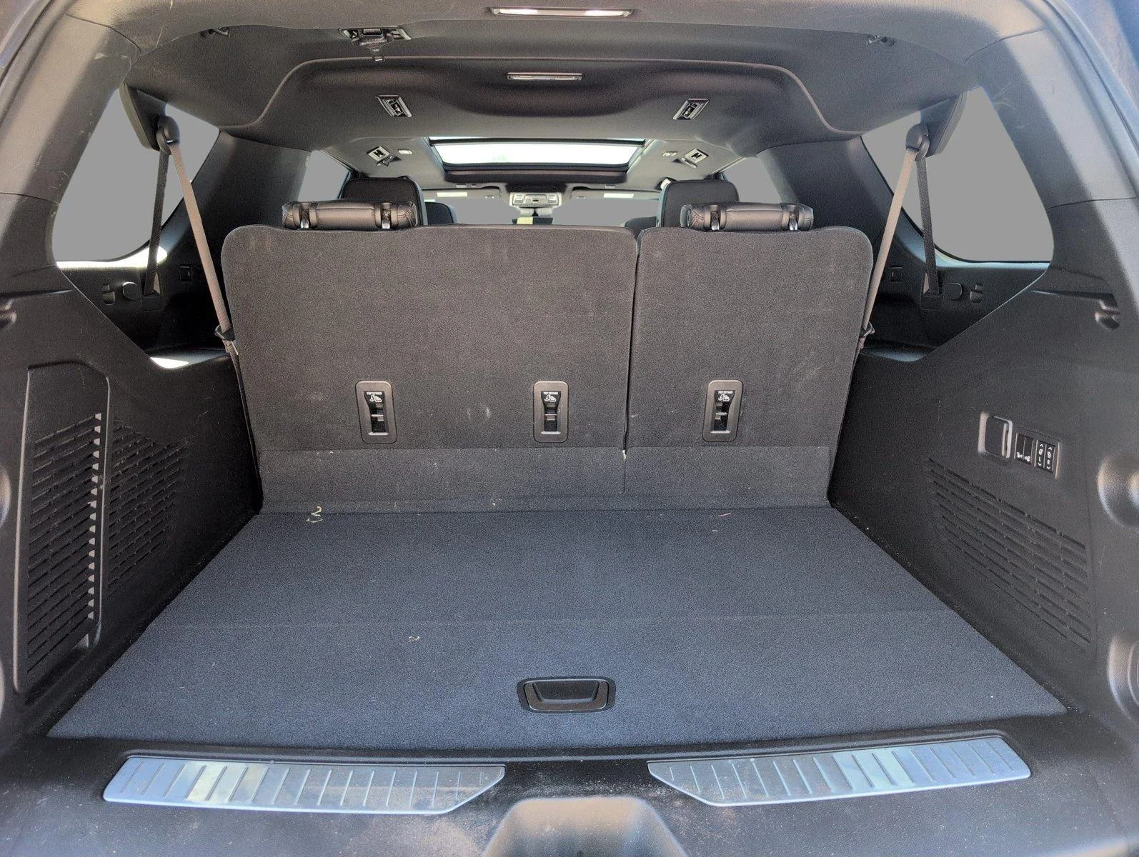 Used 2023 Dark Ash Metallic Chevrolet High Country image 5