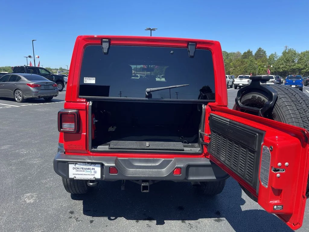 Used 2021 Red Jeep Unlimited Sahara image 27
