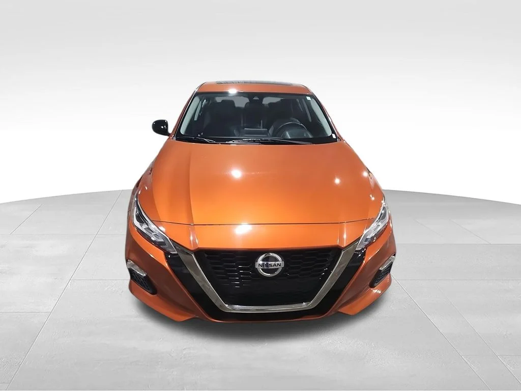 Used 2021 Orange Nissan 2.0 SR image 3