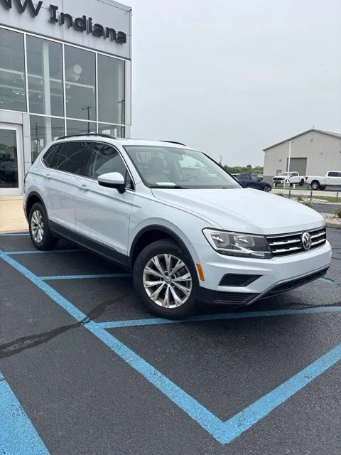 Used 2018 White Volkswagen 2.0T SE image 1
