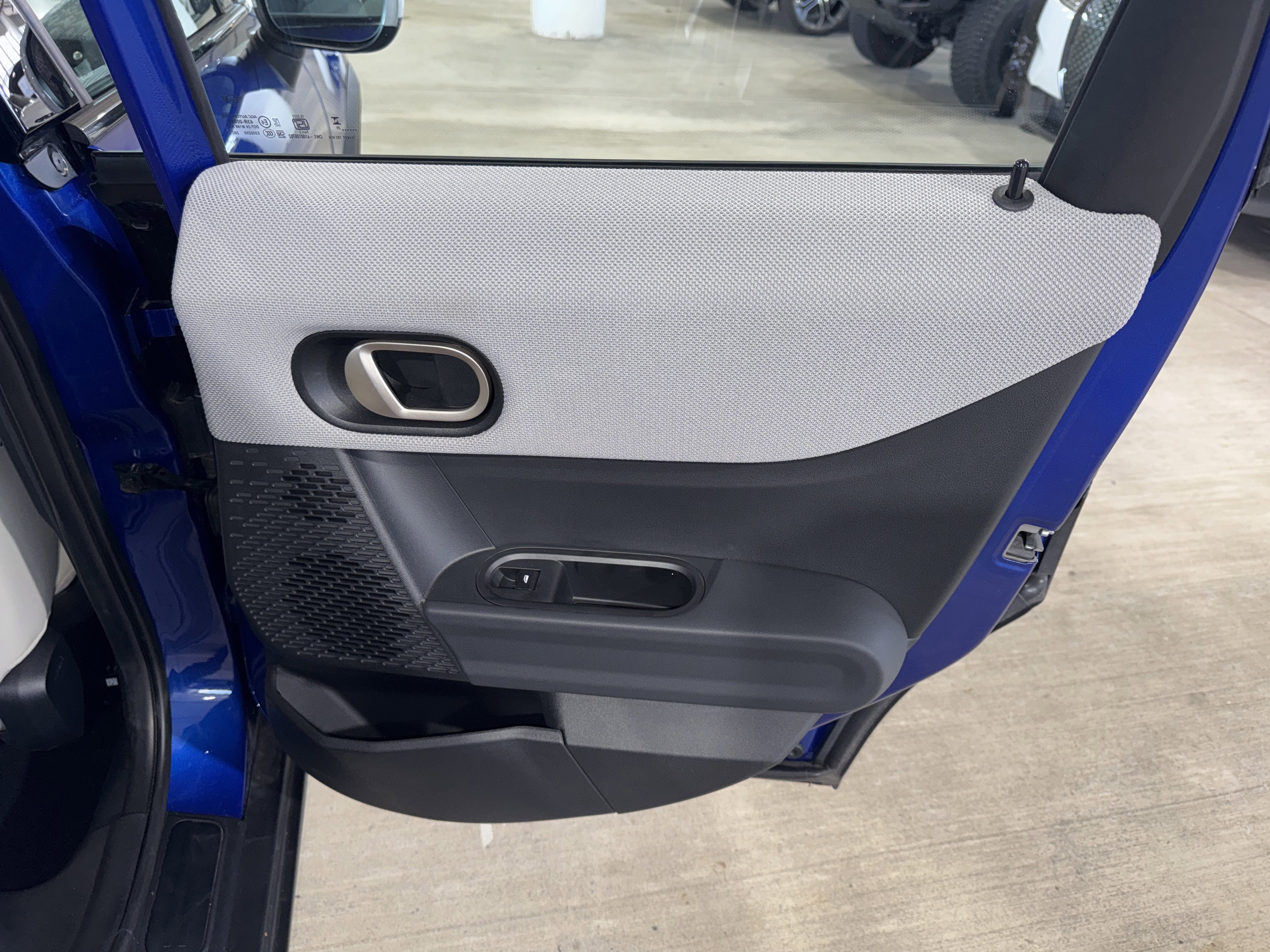 Used 2025 Blazing Blue Metallic MINI Signature Plus image 11