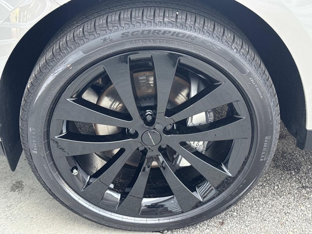 New 2026 Borasco Grey Land Rover SE image 12