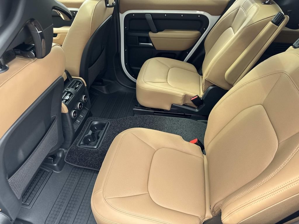 New 2026 Fuji White Land Rover S image 16