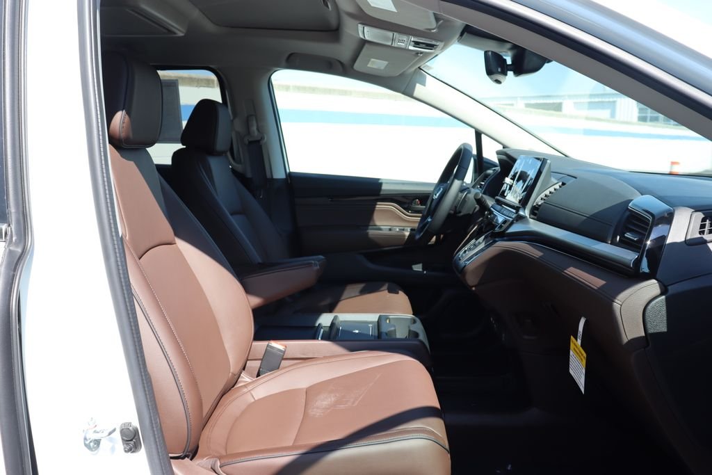 New 2026 Platinum White Pearl Honda Touring image 22
