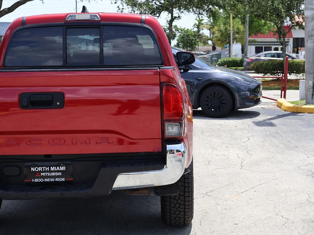 Used 2022 Red Toyota SR5 image 13