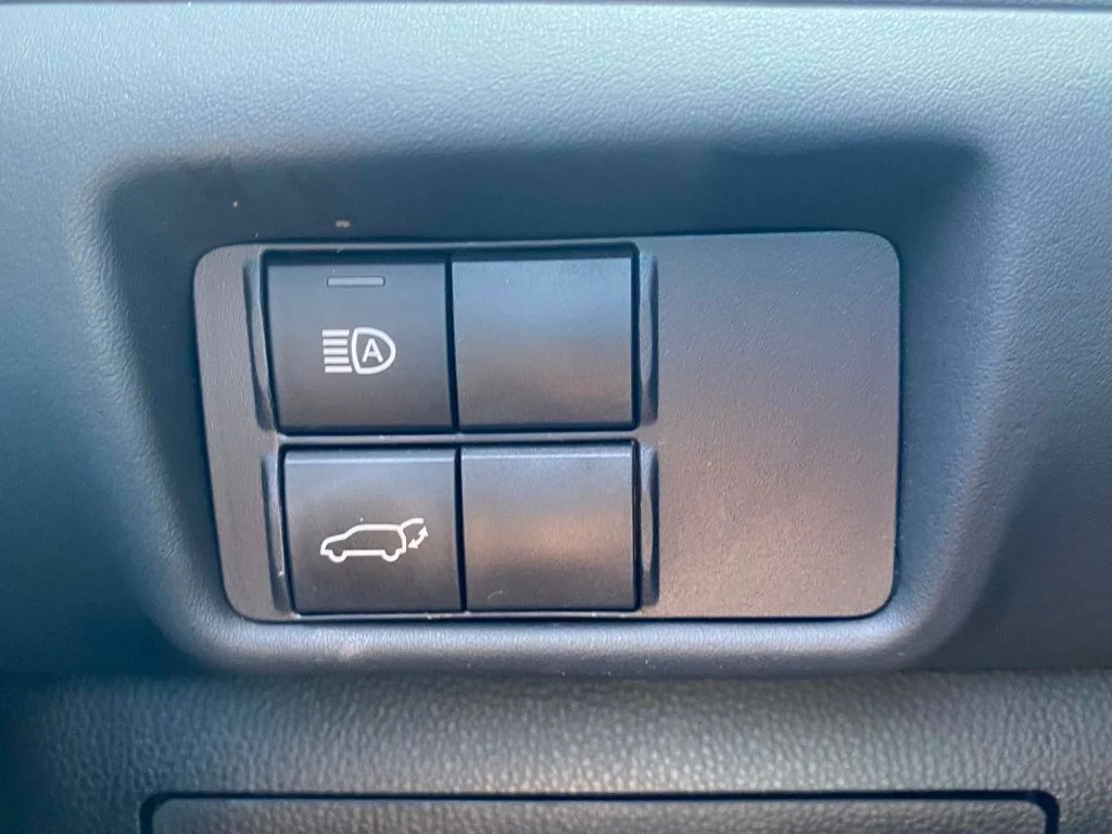 Used 2022 Silver Toyota XLE image 27
