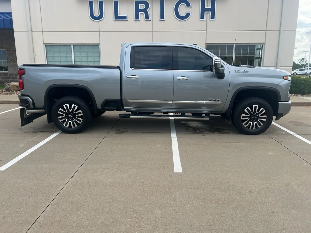 Used 2024 Sterling Gray Metallic Chevrolet High Country image 11