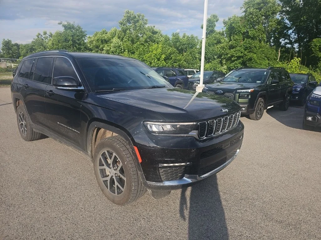Used 2023 Black Jeep Limited image 3