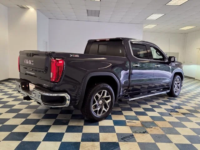Used 2023 TITANIUM RUSH METALLIC GMC SLT image 8