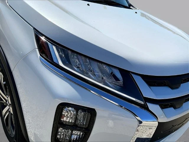 Used 2021 White Mitsubishi 2.0 ES image 33