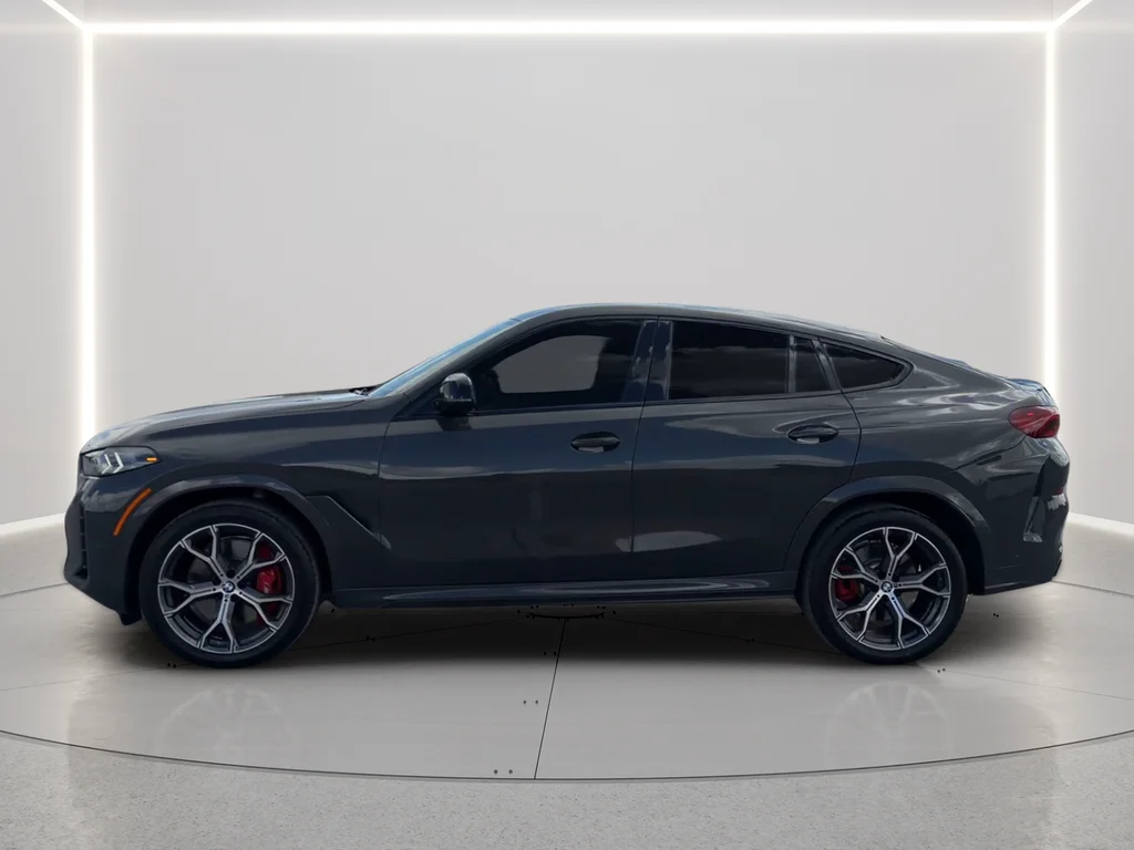 Used 2025 Gray BMW M60i image 8