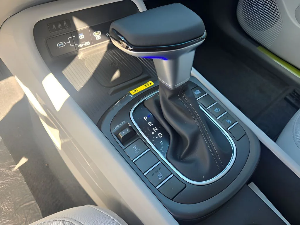 Used 2026 Atlas White Hyundai SEL Sport image 19