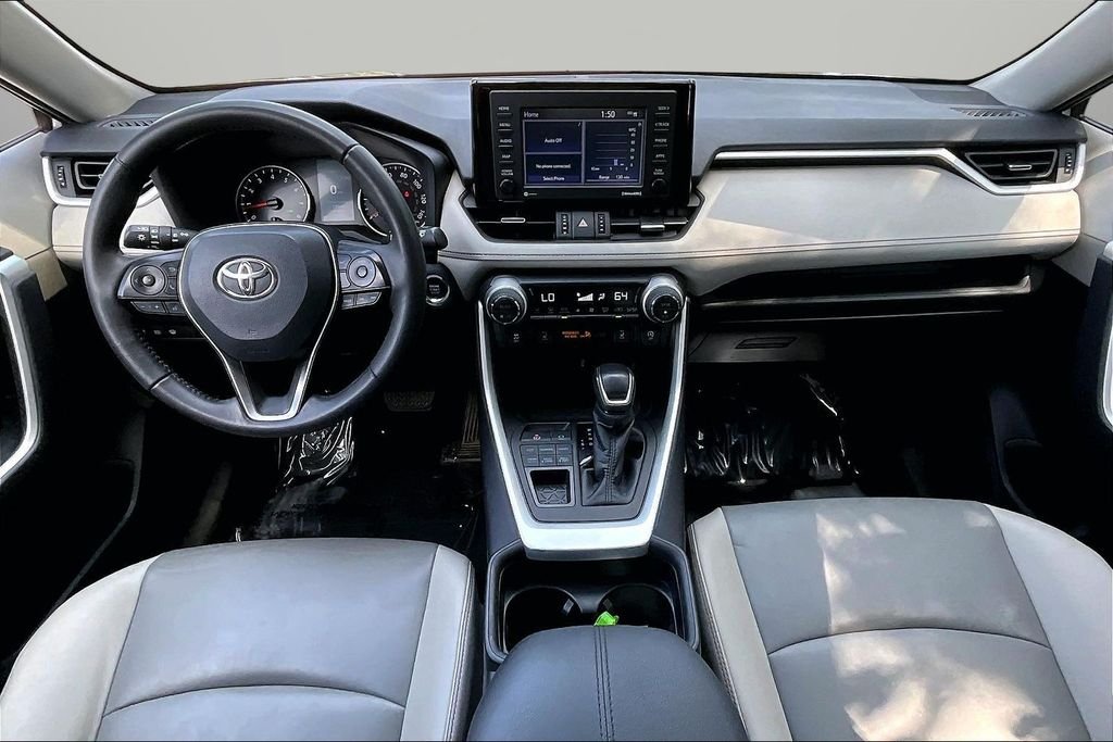 Used 2021 Silver Toyota XLE Premium image 7