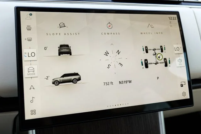 New 2026  Land Rover SE image 40