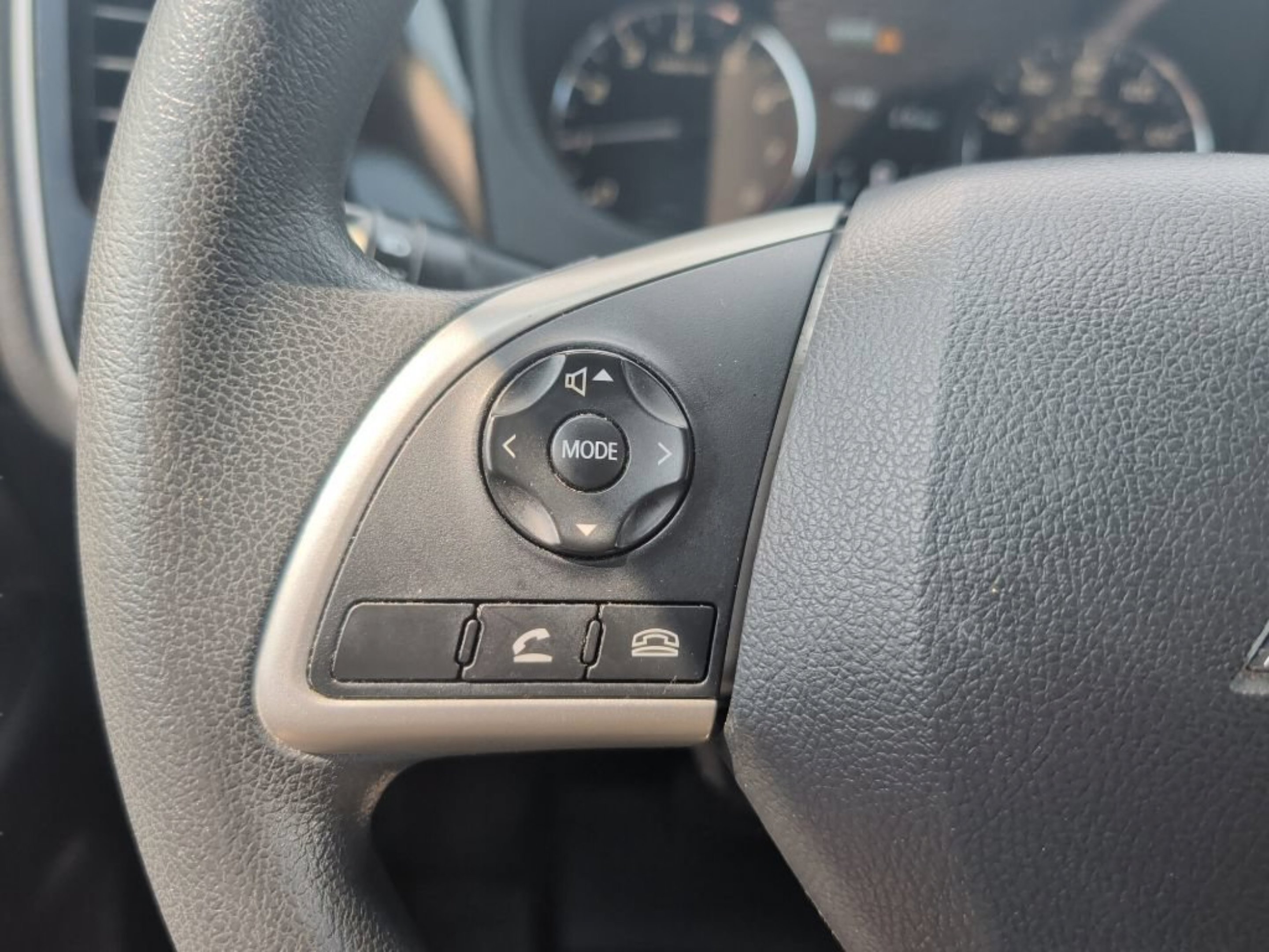 Used 2019 Silver Mitsubishi ES image 17