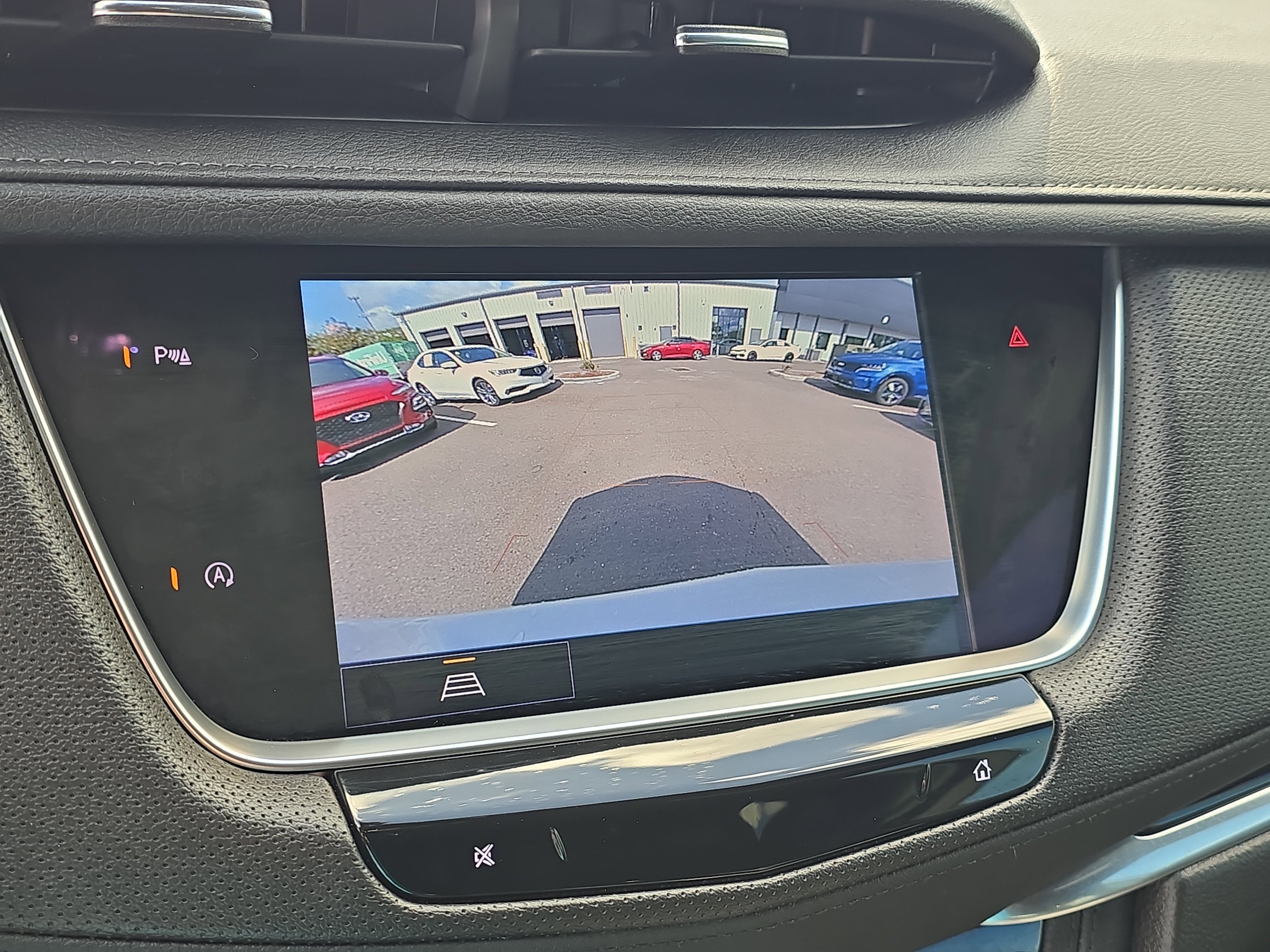 Used 2022 Crystal White Tricoat Cadillac FWD Premium Luxury image 25