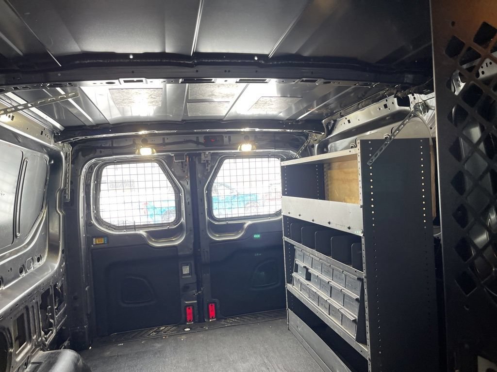 Used 2016  Ford BASE image 18