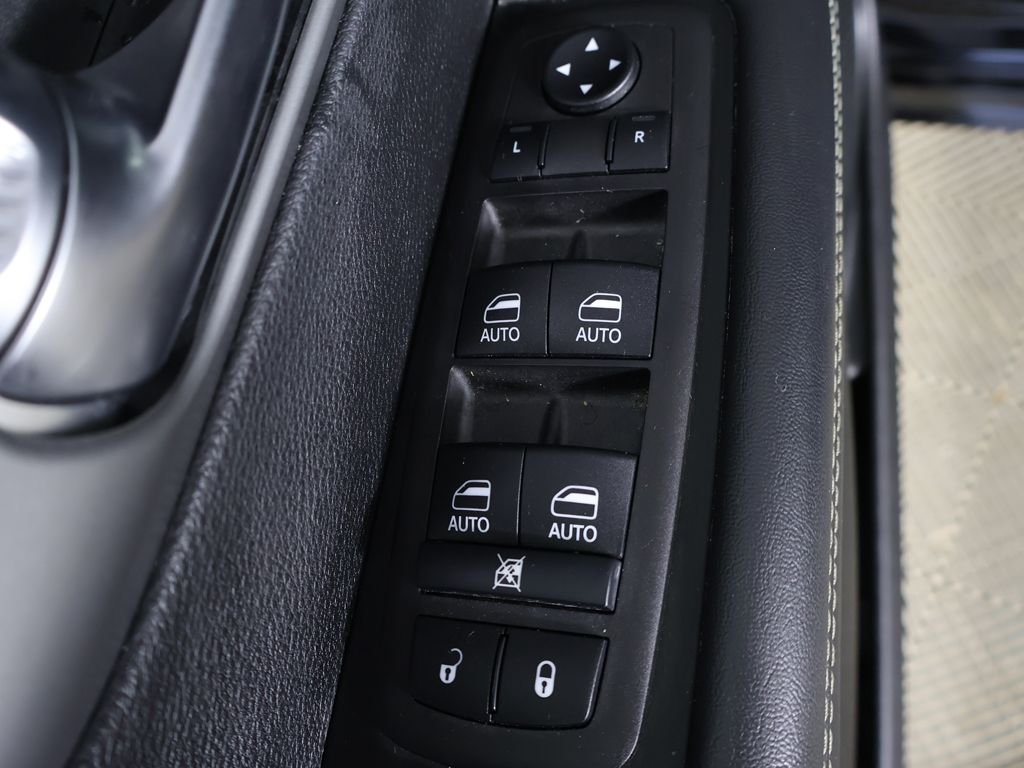 2025 Chrysler Pacifica Select - Photo 34
